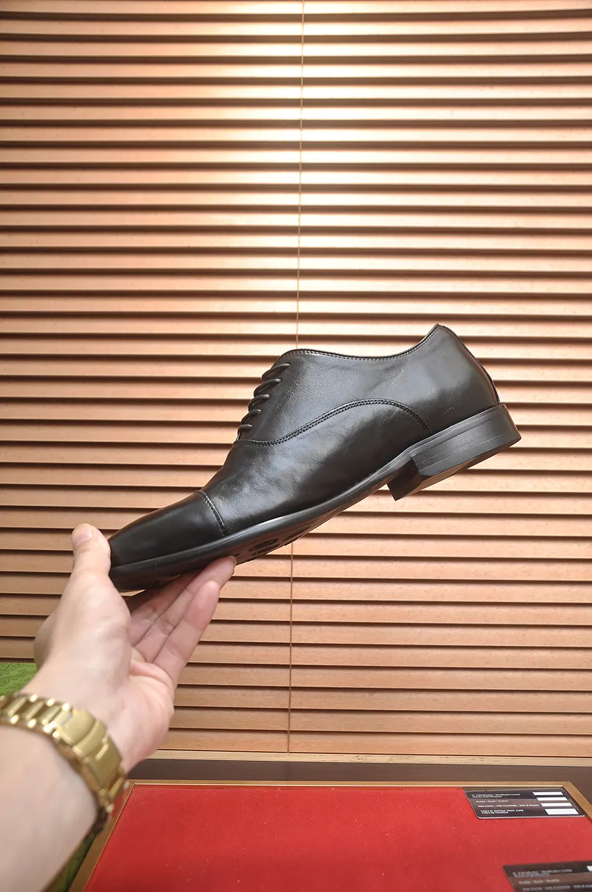 Men's shoes 💰580💶 Brand: GUCCI (Gucci) Standard code: Men's code 38/44 (45 can be customized) Grade: Same as the official website Original quality Material: Original cowhide Water-dyed cowhide lining Original rubber outsole Style category: Men's fashionable casual leather shoes Distinguished big-name luxury elements Top luxury Color: Actual picture